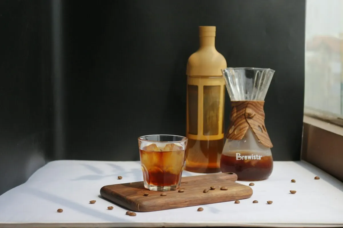 Cold brew bottle and glass for the Night line